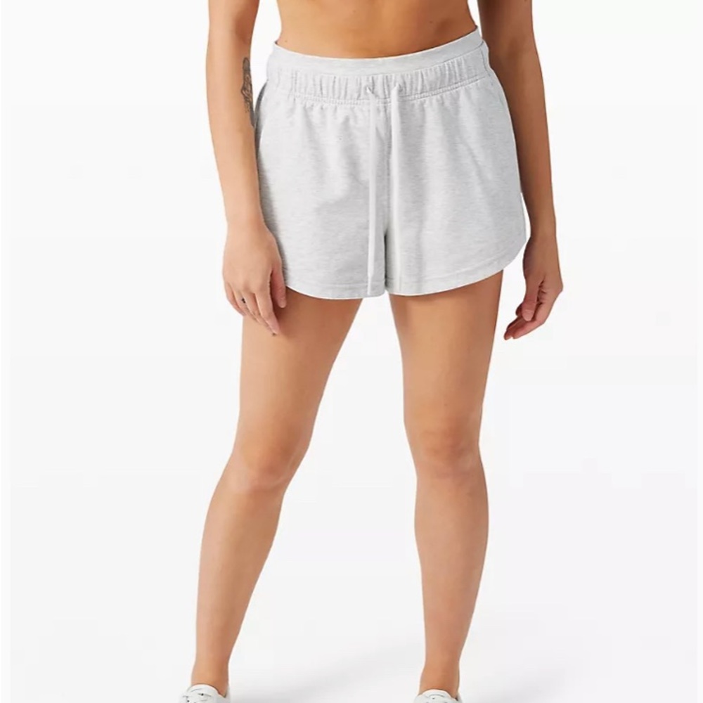 Lululemon on the move inner glow shorts